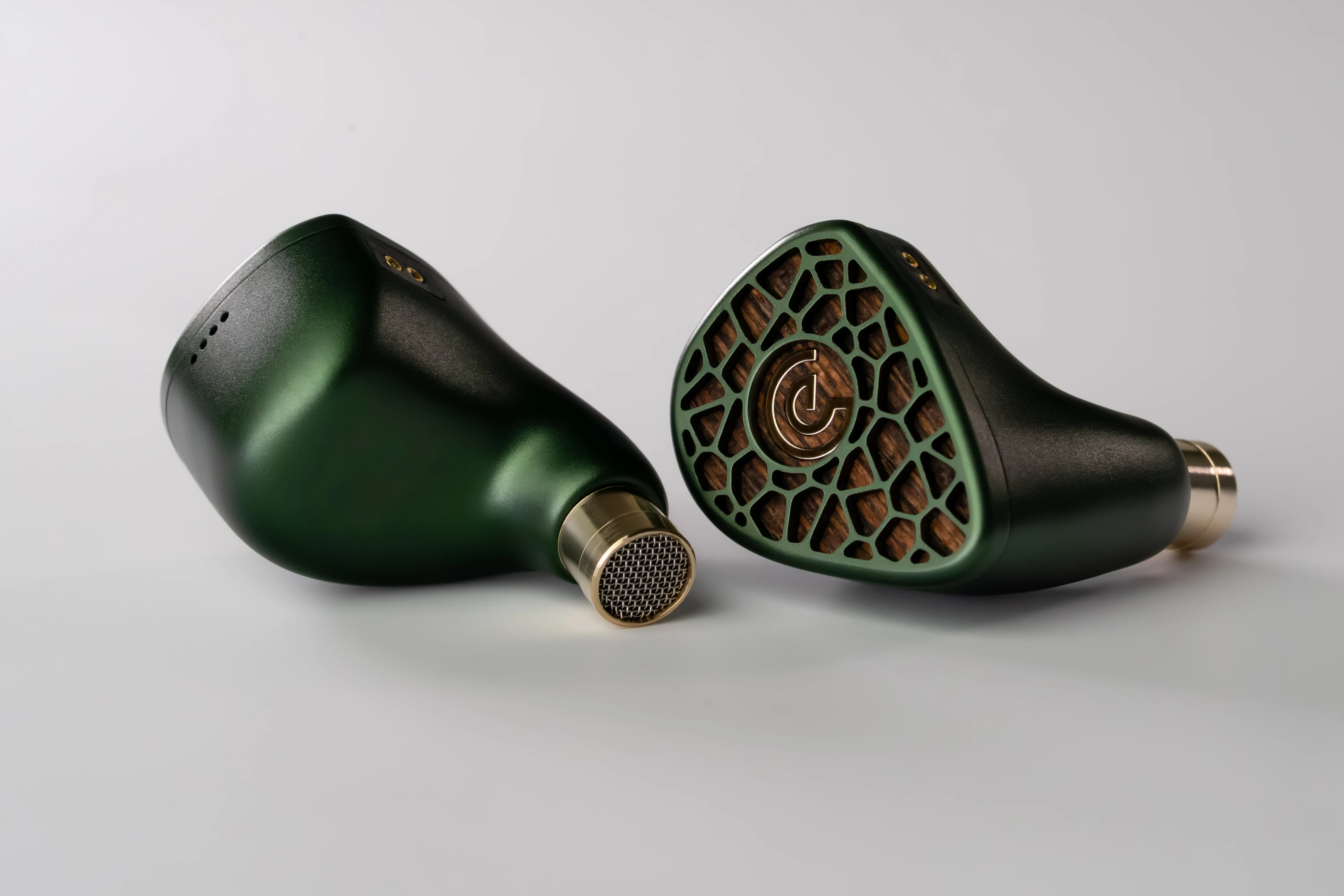 Leszy shells in dark forest green aluminium with a satin finish